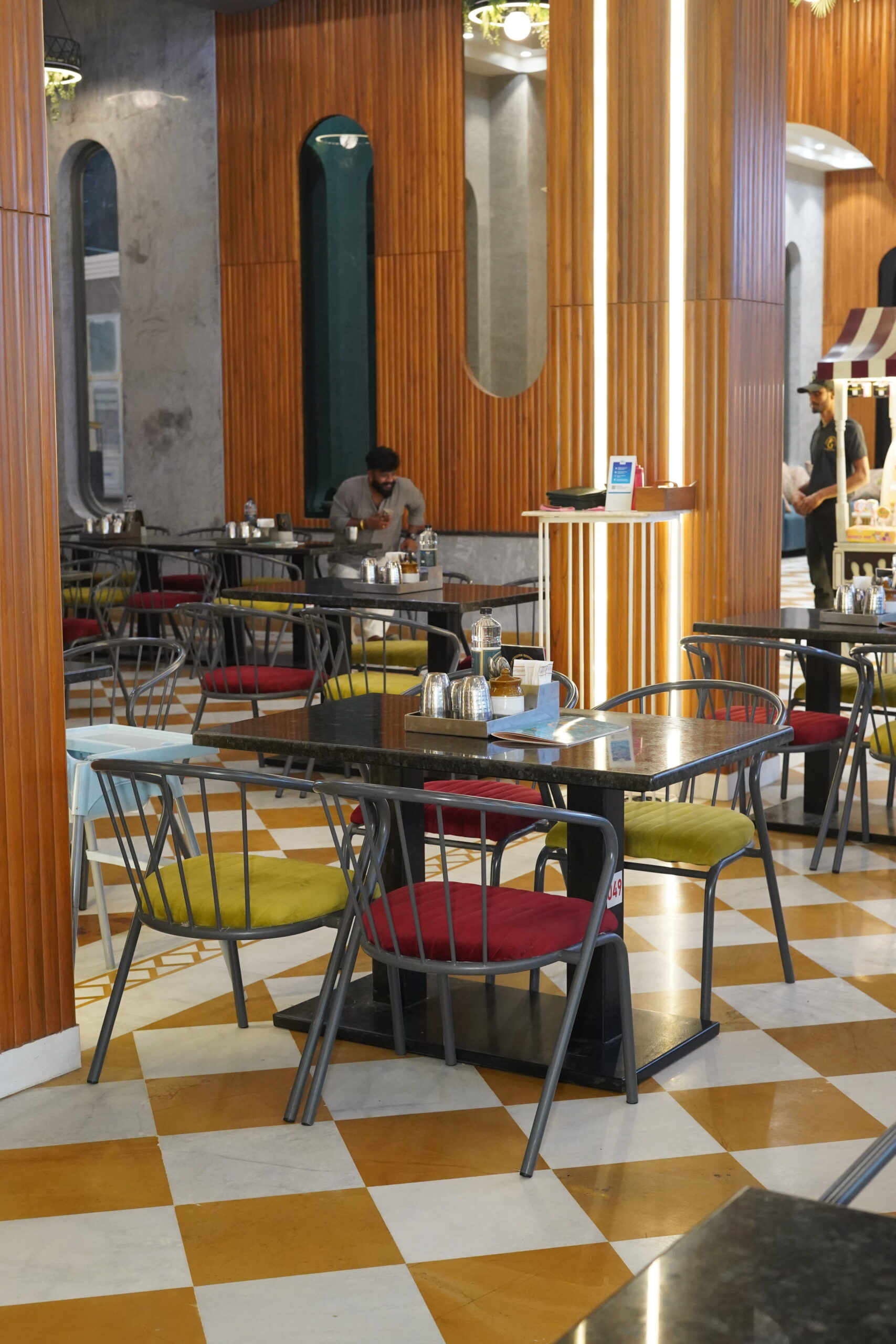 Dinning 03