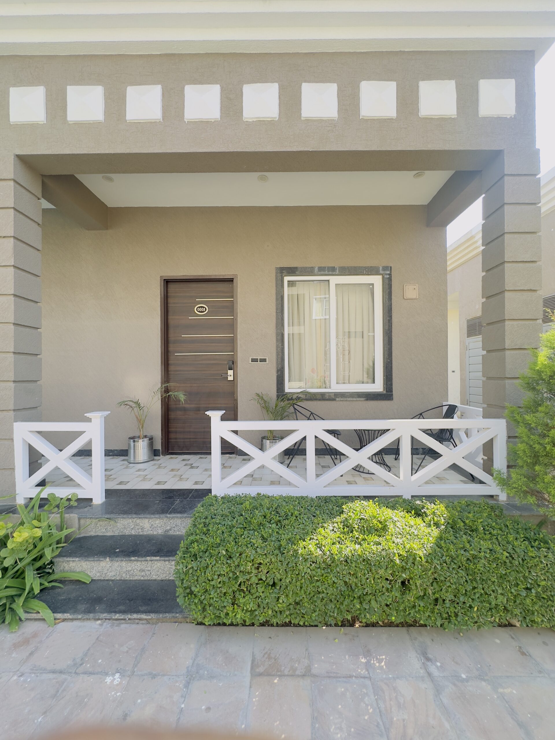 Front exterior 03